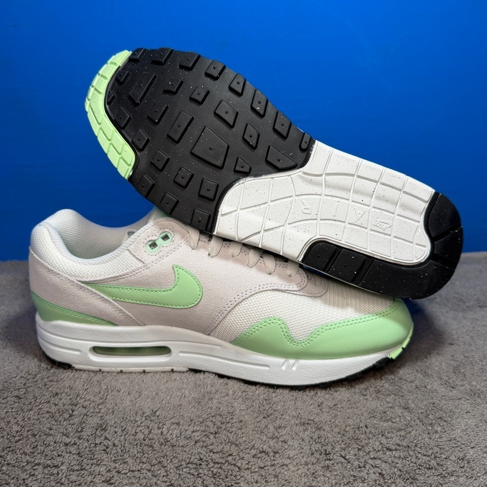 Nike air max 1
Essential vapor green
Brand new - Picture 5 of 14